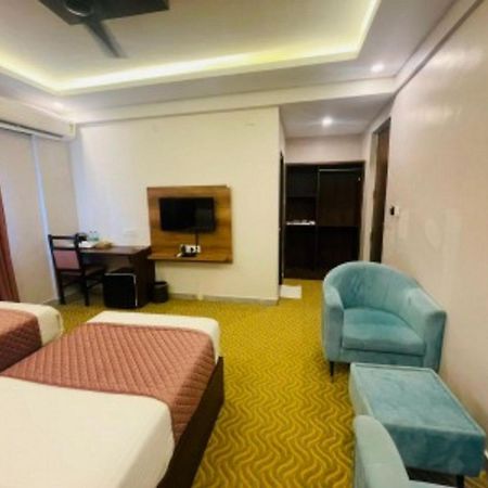 Vovo Hotels Yelahanka Exteriör bild