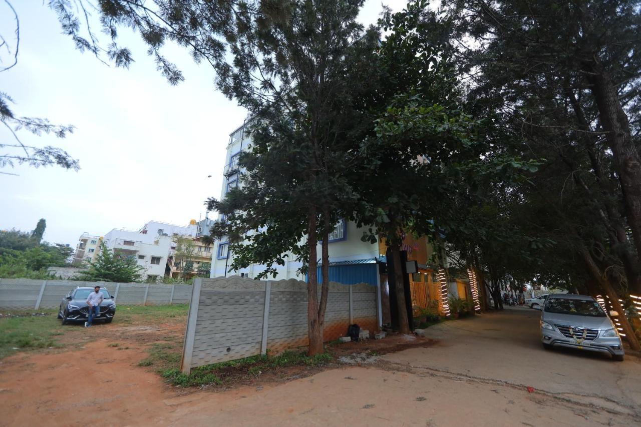 Vovo Hotels Yelahanka Exteriör bild