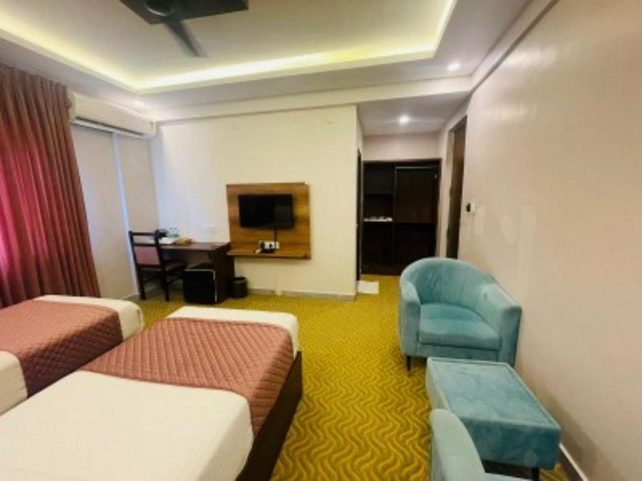 Vovo Hotels Yelahanka Exteriör bild