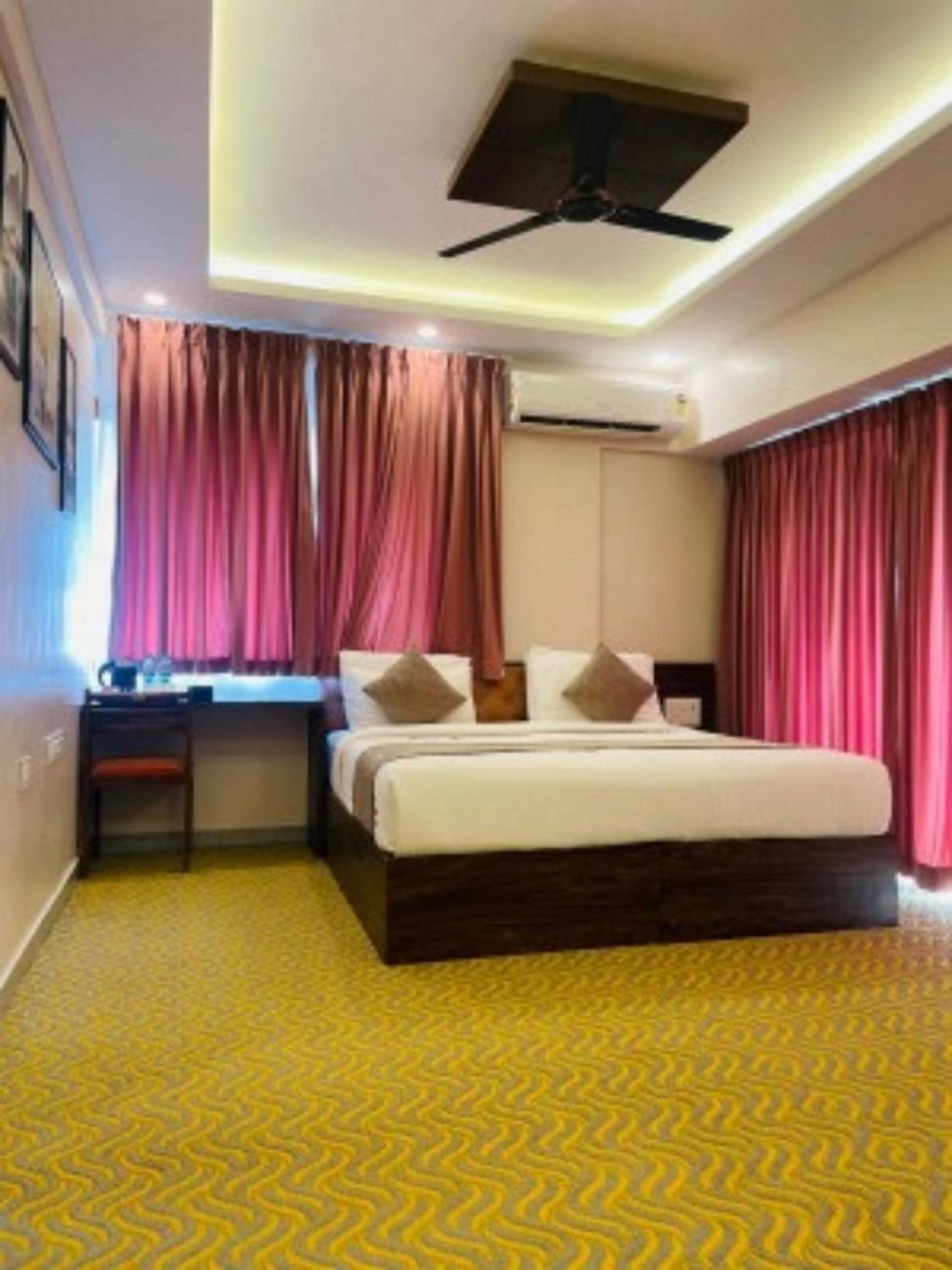 Vovo Hotels Yelahanka Exteriör bild