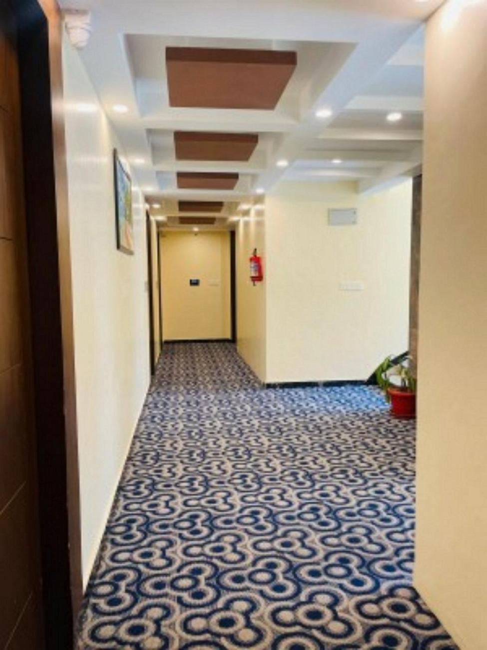 Vovo Hotels Yelahanka Exteriör bild