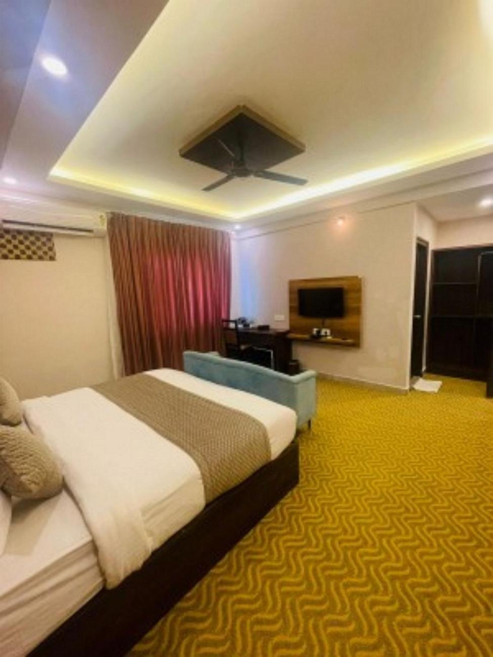 Vovo Hotels Yelahanka Exteriör bild