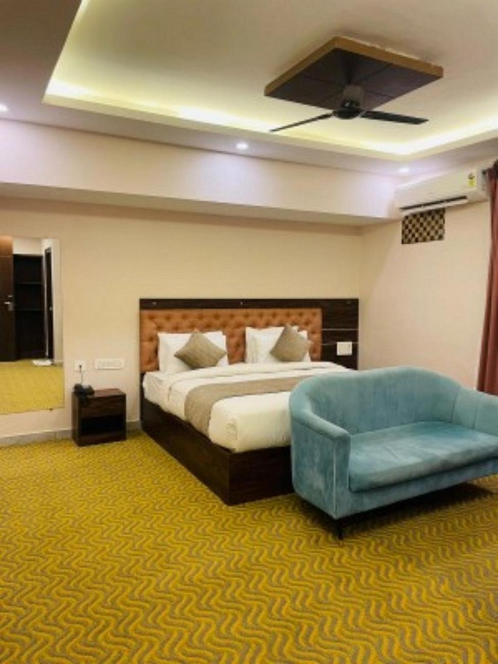 Vovo Hotels Yelahanka Exteriör bild