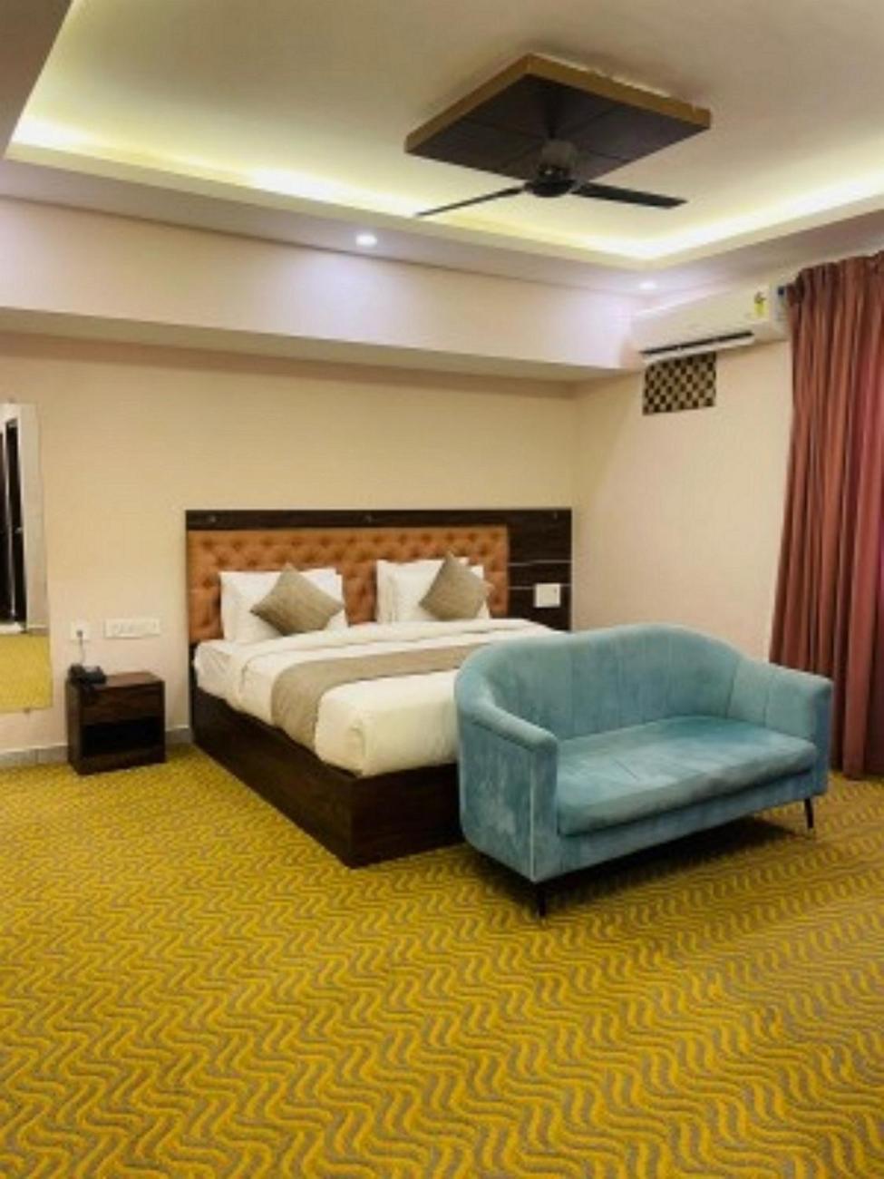 Vovo Hotels Yelahanka Exteriör bild