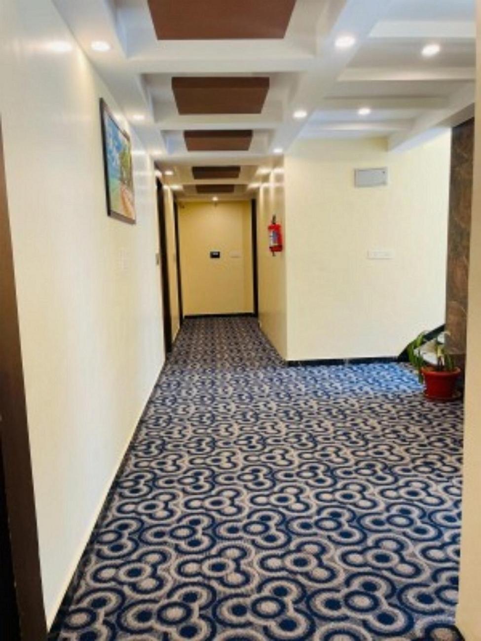 Vovo Hotels Yelahanka Exteriör bild