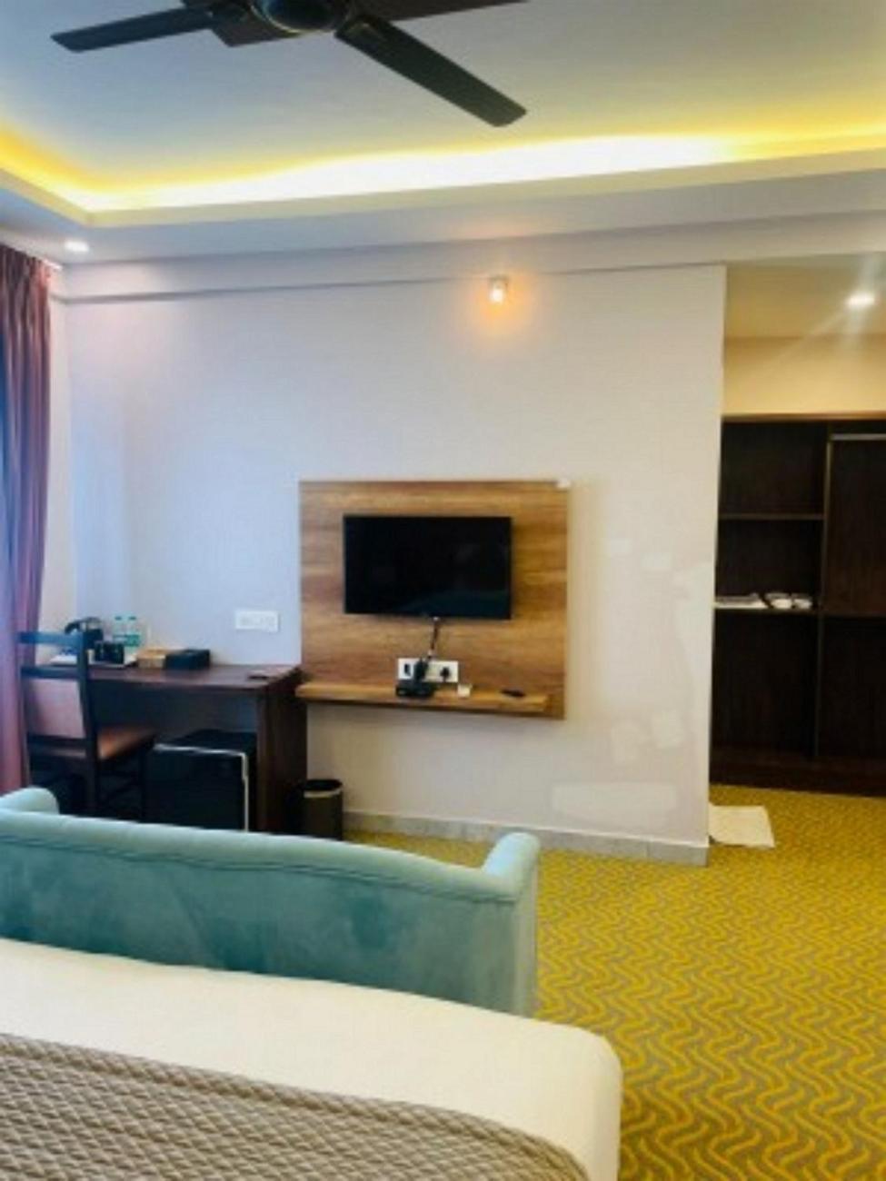 Vovo Hotels Yelahanka Exteriör bild