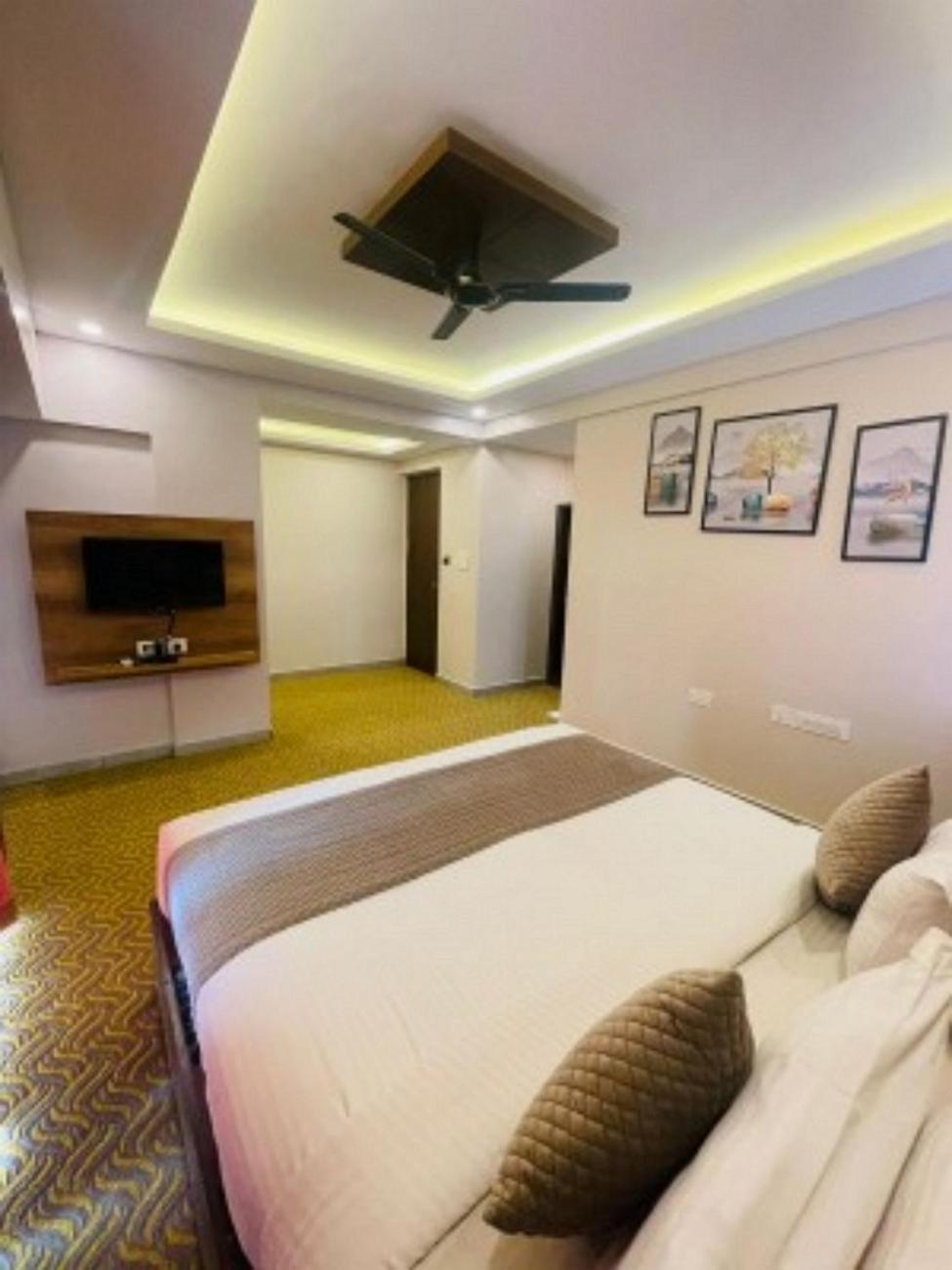 Vovo Hotels Yelahanka Exteriör bild
