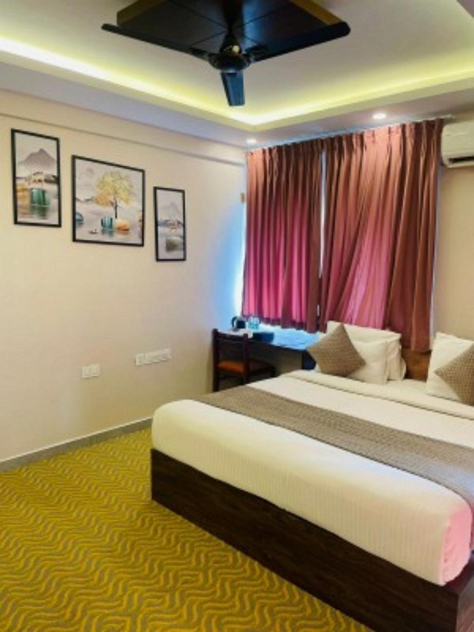 Vovo Hotels Yelahanka Exteriör bild