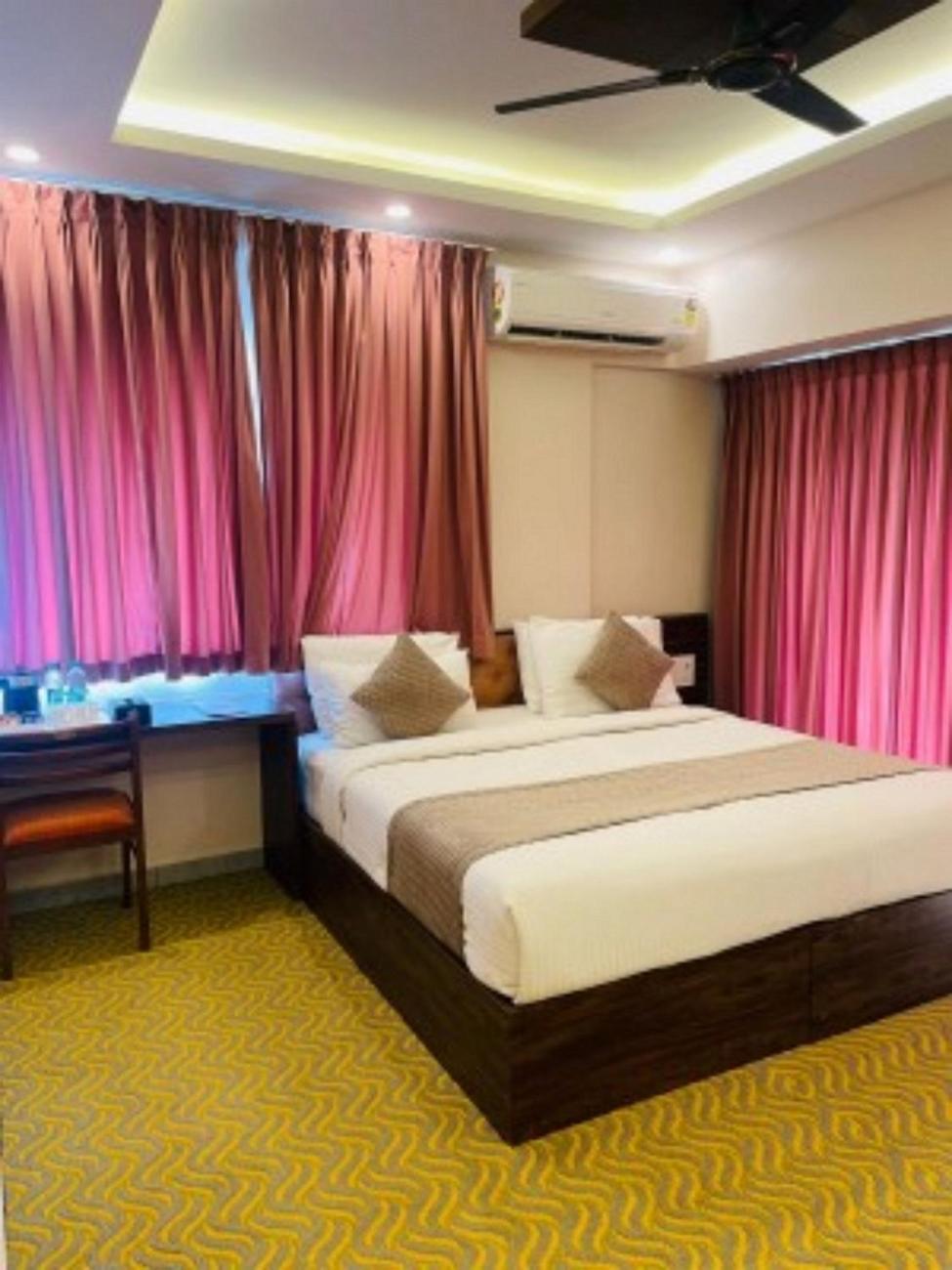 Vovo Hotels Yelahanka Exteriör bild