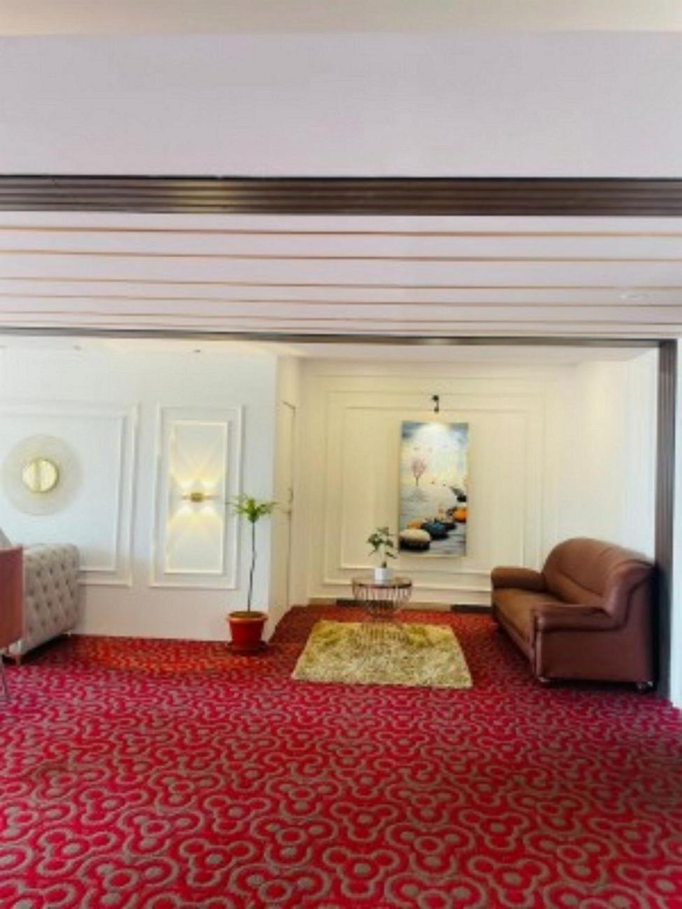 Vovo Hotels Yelahanka Exteriör bild