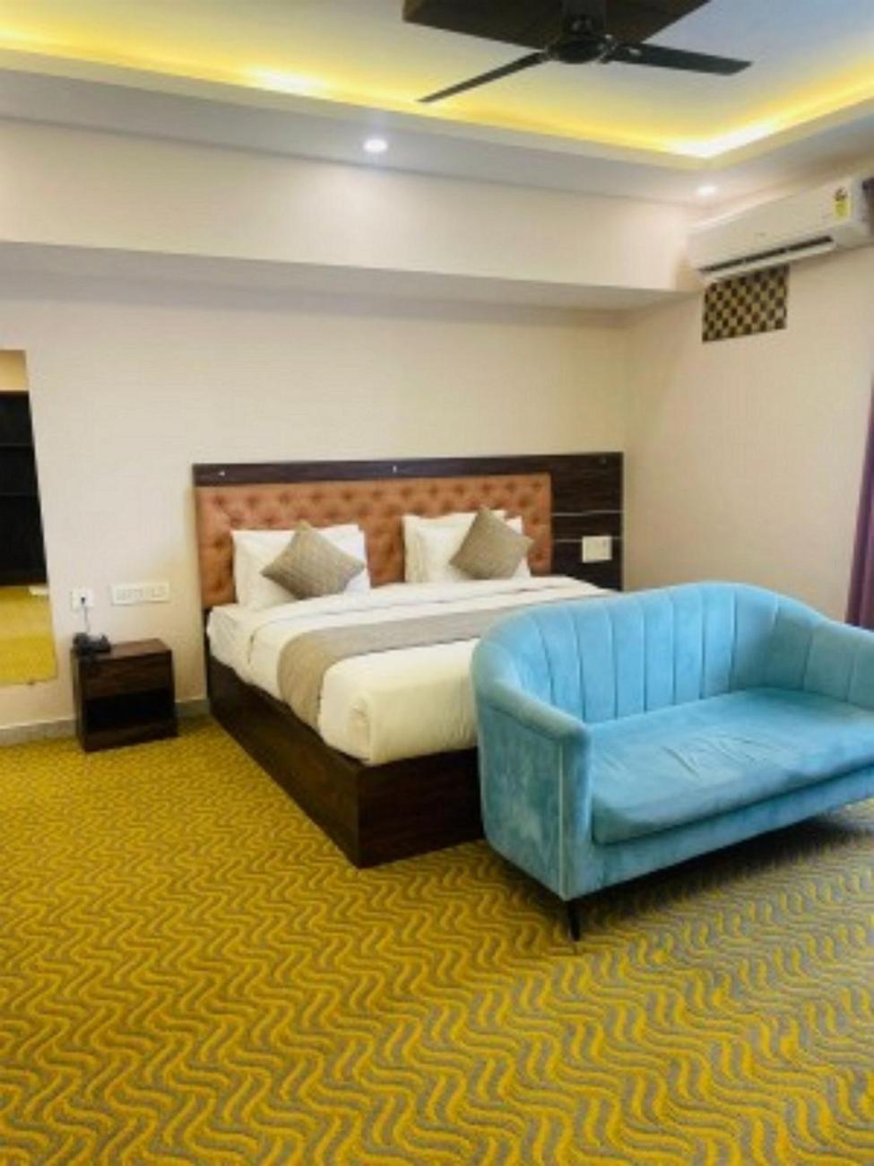 Vovo Hotels Yelahanka Exteriör bild